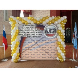 Оформление баннера шарами на выпускной